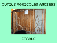 Outils agricoles anciens - étable