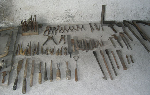 Pince, bédane, gouge, forêt Pince, bédane, gouge, forêt