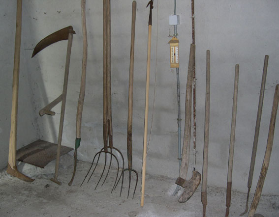 Faux, fourche, houe Faux, fourche, houe