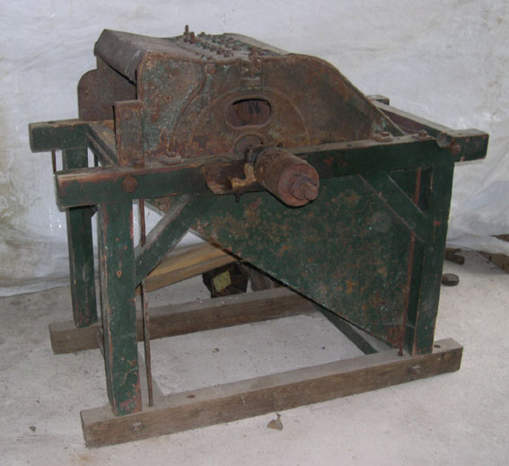 Batteuse ancienne (fin 19ème siècle) Batteuse ancienne (fin 19ème siècle)