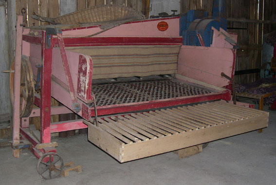 batteuse ancienne - années 1950 batteuse ancienne - années 1950